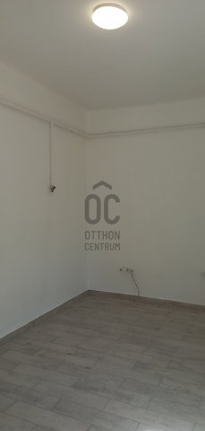 Eladó családi ház, Újszászon 30 M Ft, 4 szobás