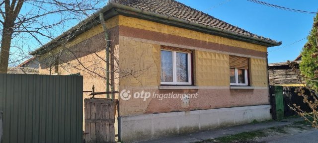 Eladó családi ház, Szolnokon 17.9 M Ft, 2 szobás