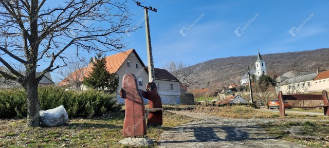 Eladó telek, Kisgyőrön 1.3 M Ft / költözzbe.hu