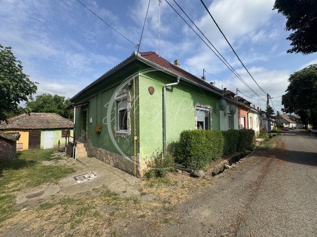 Eladó sorház, Pécsett 16 M Ft, 2+1 szobás / költözzbe.hu
