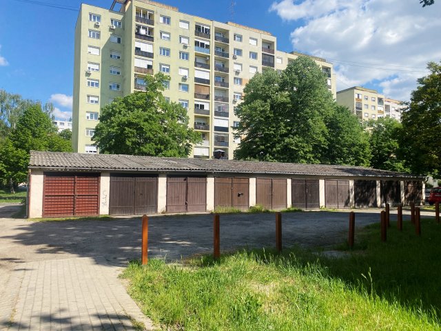 Eladó garázs, Szegeden, Budapesti körúton 13.3 M Ft