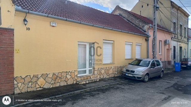 Eladó családi ház, Pécsett 84 M Ft, 3 szobás