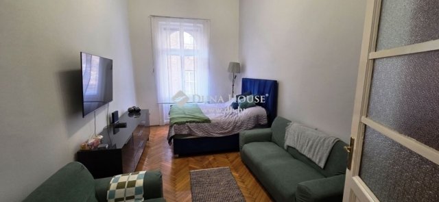 Eladó téglalakás, Budapesten, V. kerületben 77.5 M Ft, 1 szobás