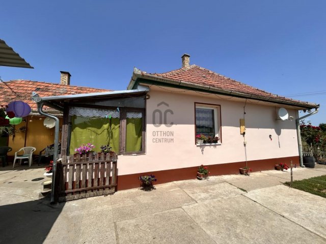 Eladó családi ház, Cegléden 34.9 M Ft, 2 szobás