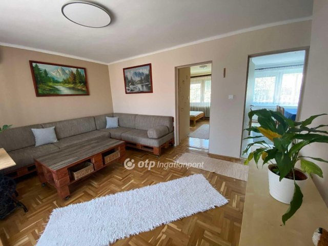 Eladó családi ház, Kerepesen 89.9 M Ft, 5 szobás