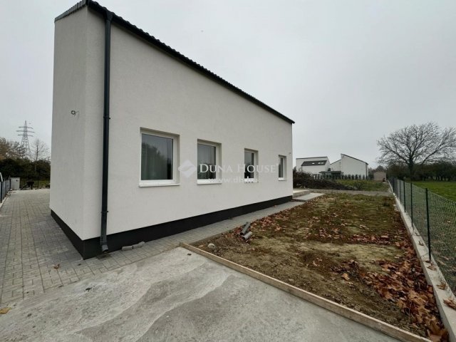 Eladó téglalakás, Ráckevén 97.5 M Ft, 5 szobás