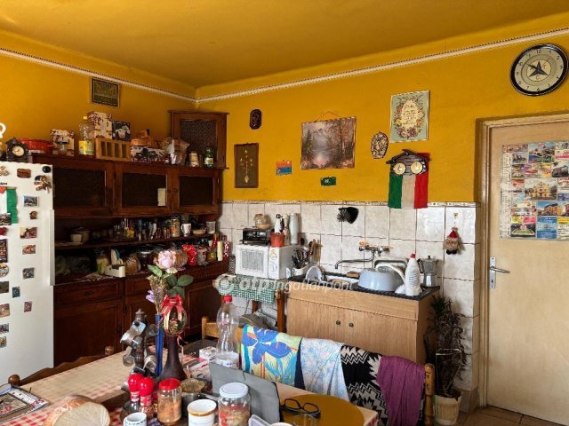 Eladó családi ház, Dombrádon 12.8 M Ft, 2 szobás