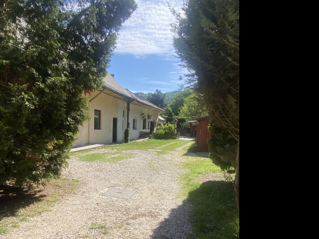Eladó családi ház, Esztergomban 46.9 M Ft, 2 szobás