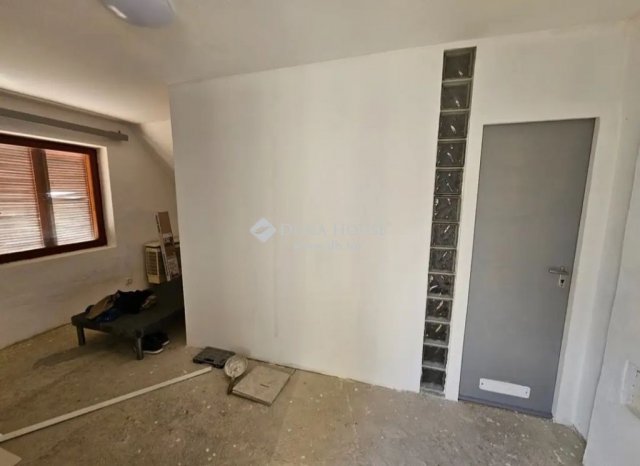 Eladó családi ház, Pécsett 17.5 M Ft, 3 szobás