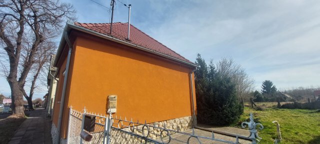 Eladó családi ház, Dombóváron 24.5 M Ft, 2 szobás