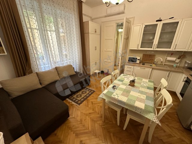 Kiadó téglalakás, albérlet, Budapesten, V. kerületben, 3 szobás