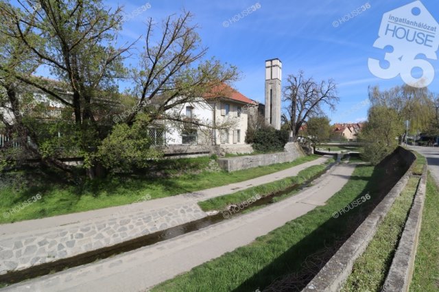Eladó családi ház, Szentendrén 74.75 M Ft, 3 szobás