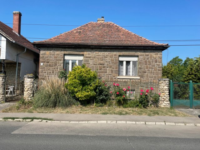 Eladó családi ház, Tihanyban 175 M Ft, 4 szobás