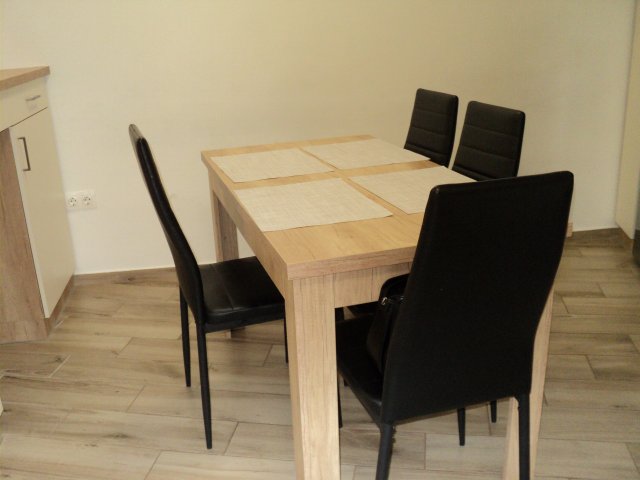 Kiadó téglalakás, albérlet, Pécsett 280 E Ft / hó, 3 szobás
