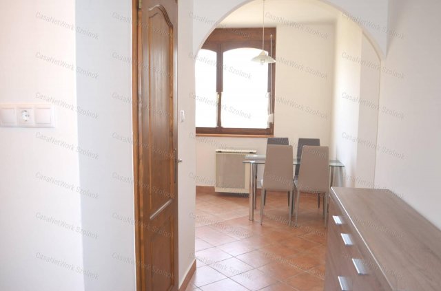 Kiadó téglalakás, albérlet, Szolnokon 110 E Ft / hó, 1 szobás