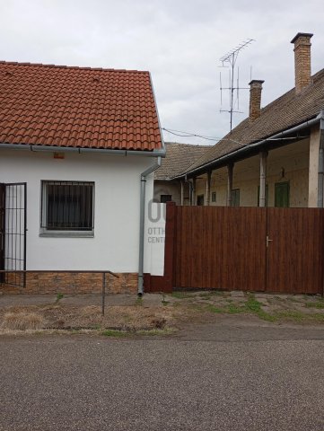 Eladó családi ház, Bátaszéken 17.2 M Ft, 6 szobás