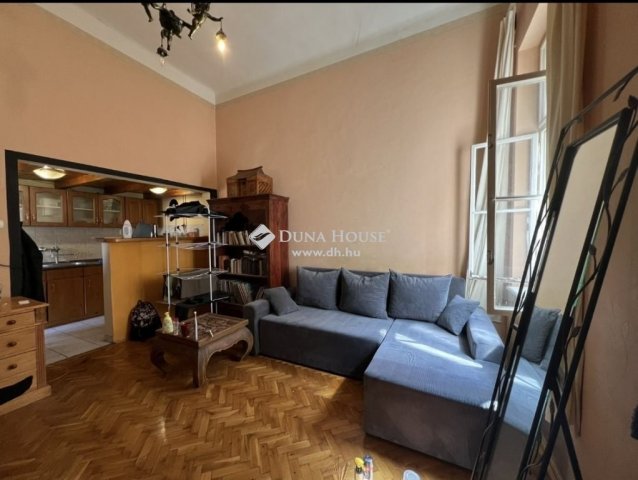Eladó téglalakás, Budapesten, VI. kerületben 62.4 M Ft, 2 szobás