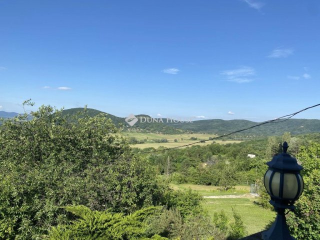 Eladó nyaraló, Esztergomban 36.9 M Ft, 3 szobás