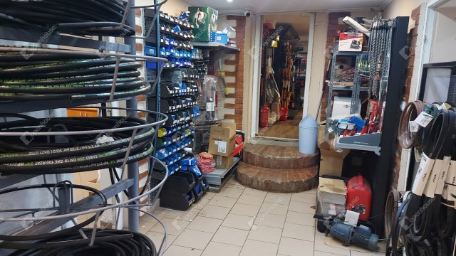 Eladó üzlethelyiség, Medgyesegyházán 90 M Ft