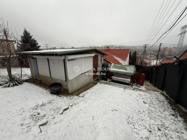 Eladó ikerház, Komlón 18.9 M Ft, 2+2 szobás