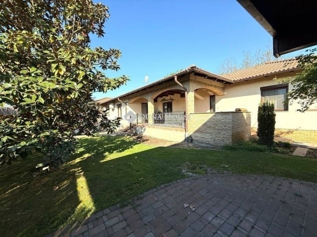 Eladó családi ház, Dabason 169.999 M Ft, 4 szobás