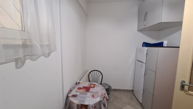 Kiadó téglalakás, albérlet, Pécsett 140 E Ft / hó, 1 szobás
