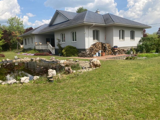 Eladó családi ház, Vácon, Déli úton 275 M Ft, 8 szobás
