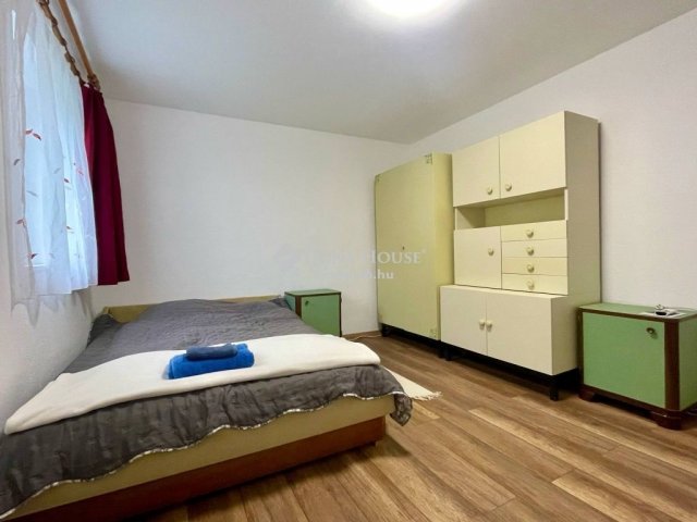 Kiadó családi ház, albérlet, Pécsett 200 E Ft / hó, 1 szobás