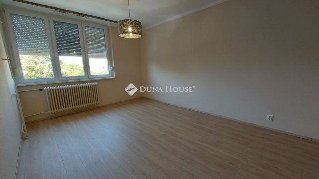 Kiadó téglalakás, albérlet, Tatabányán 140 E Ft / hó