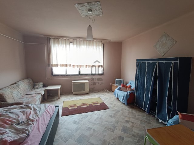 Eladó téglalakás, Szolnokon 18.5 M Ft, 1 szobás
