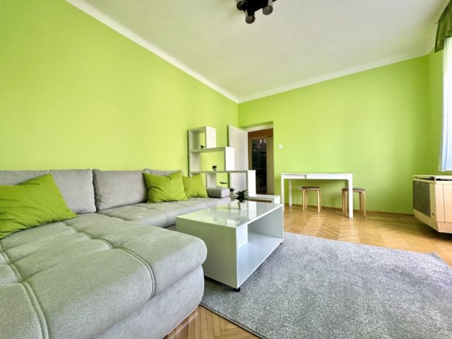 Kiadó téglalakás, albérlet, Pécsett 180 E Ft / hó, 2 szobás
