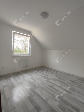 Eladó családi ház, Komáromban 71.58 M Ft, 4 szobás