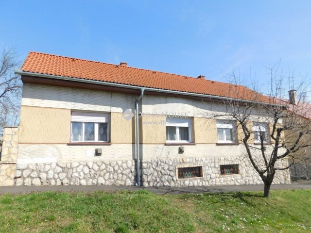 Eladó családi ház, Kaposváron 25.9 M Ft, 2 szobás
