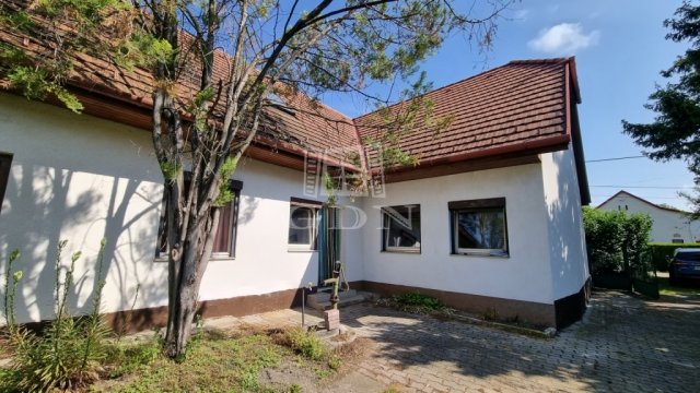 Eladó családi ház, Csákváron 49.9 M Ft, 4 szobás