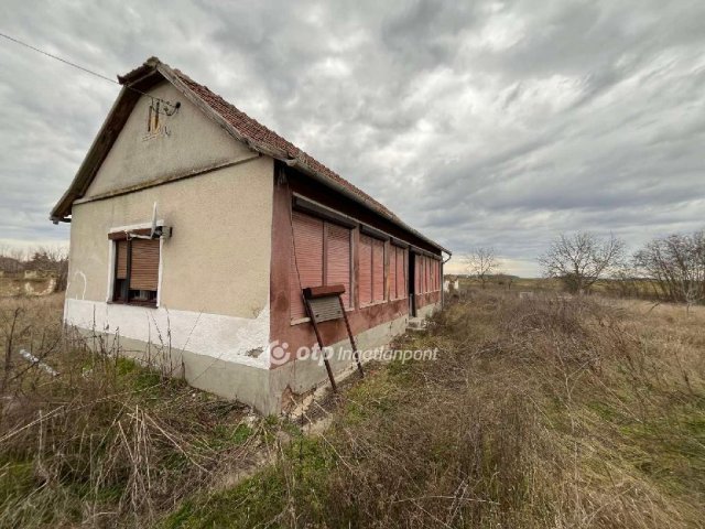 Eladó családi ház, Hencidán 5.49 M Ft, 2 szobás