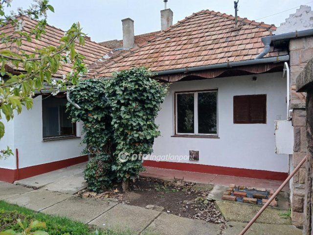 Eladó családi ház, Gyöngyösön 43.8 M Ft, 3 szobás