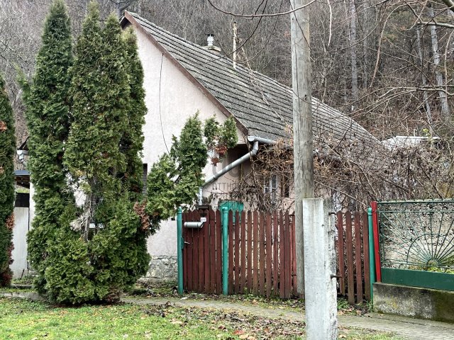 Eladó családi ház, Gánton 14.9 M Ft, 2 szobás