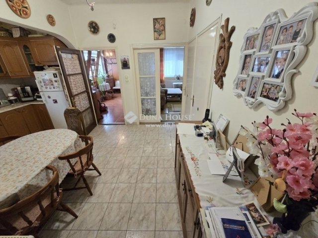 Eladó családi ház, Pécelen 89.9 M Ft, 3 szobás