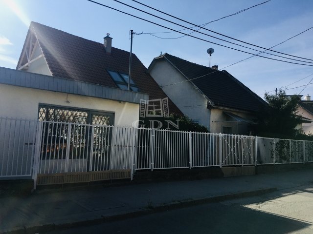 Eladó családi ház, Budapesten, XVIII. kerületben 88.5 M Ft