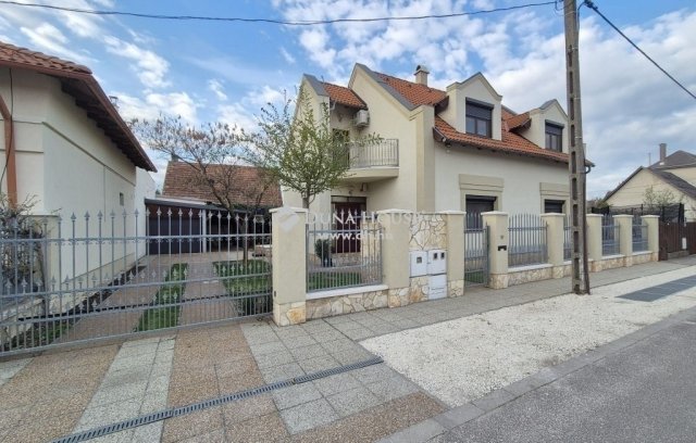 Eladó családi ház, Kecskeméten 108.9 M Ft, 5 szobás