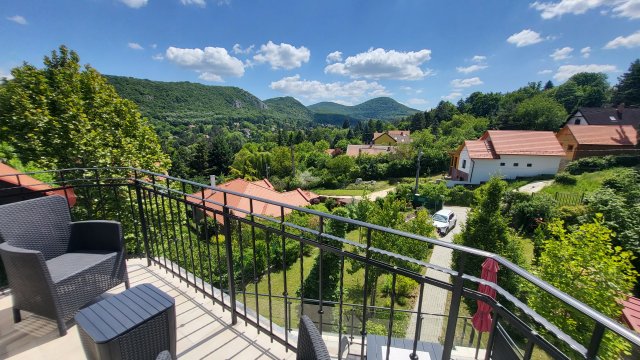 Eladó családi ház, Csobánkán 239 M Ft, 6 szobás