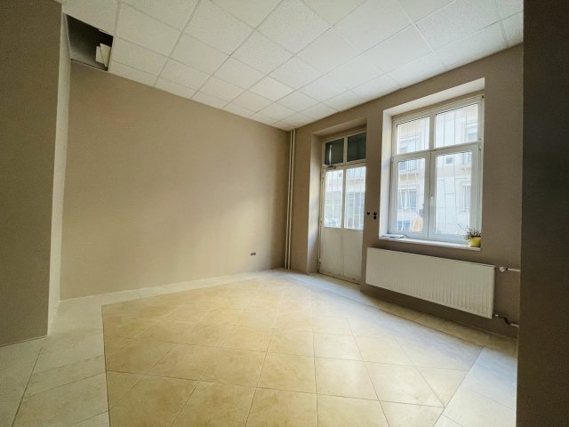 Kiadó üzlethelyiség, Győrött 190 E Ft / hó