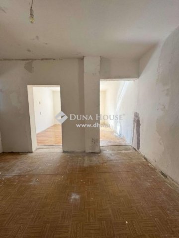 Eladó családi ház, Gödöllőn 59.99 M Ft, 3 szobás