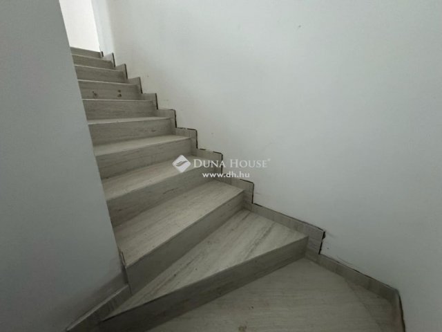 Eladó téglalakás, Ráckevén 97.5 M Ft, 5 szobás