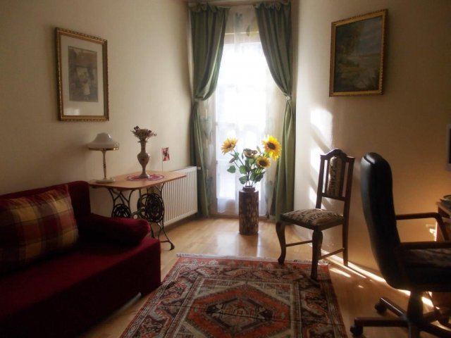 Kiadó családi ház, albérlet, Pécsett 60 E Ft / hó, 1 szobás