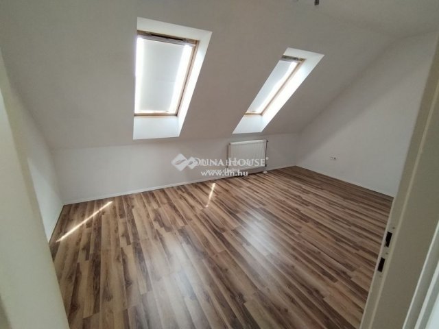Eladó téglalakás, Szegeden 64 M Ft, 3 szobás