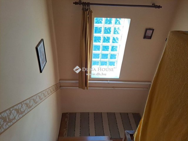 Eladó családi ház, Szentlőrincen 64 M Ft, 6 szobás
