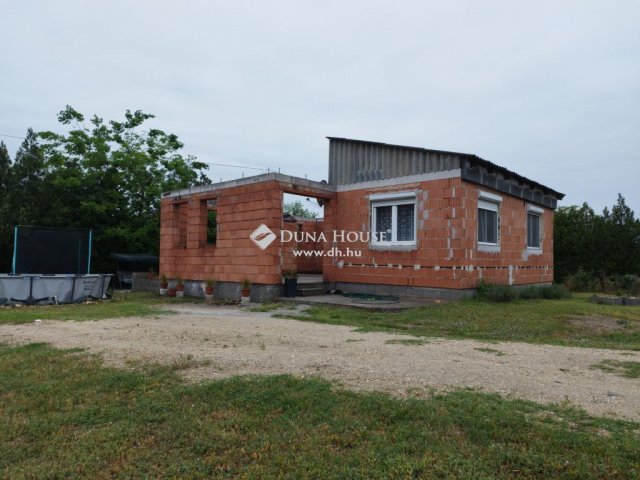 Eladó családi ház, Dunaharasztin 39.9 M Ft, 3 szobás