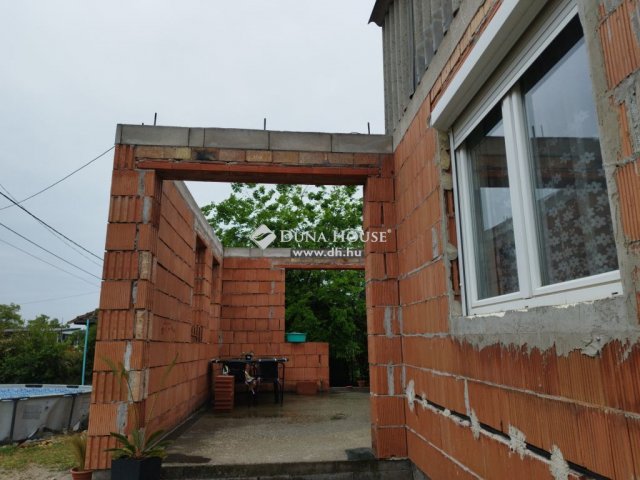 Eladó családi ház, Dunaharasztin 39.9 M Ft, 3 szobás