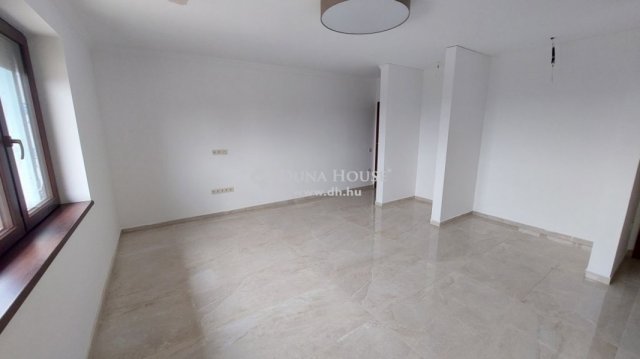 Eladó családi ház, Mogyoródon 349.99 M Ft, 7 szobás